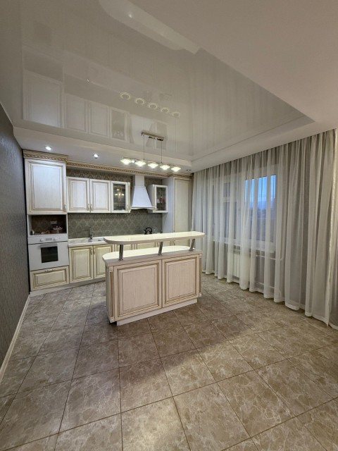 2 комн., 70 м², Блочный, Площадь Победы 2