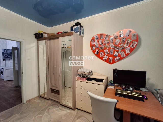 3 комн., 72 м², Блочный, Областная больница, рынок "Манньыаттаах" 10