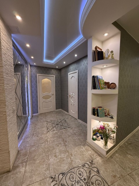 2 комн., 70 м², Блочный, Площадь Победы 6