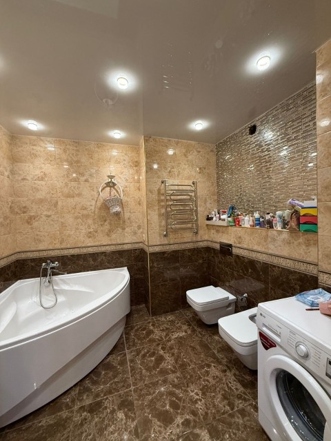 2 комн., 70 м², Блочный, Площадь Победы 10