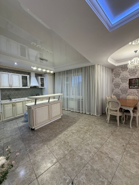 2 комн., 70 м², Блочный, Площадь Победы