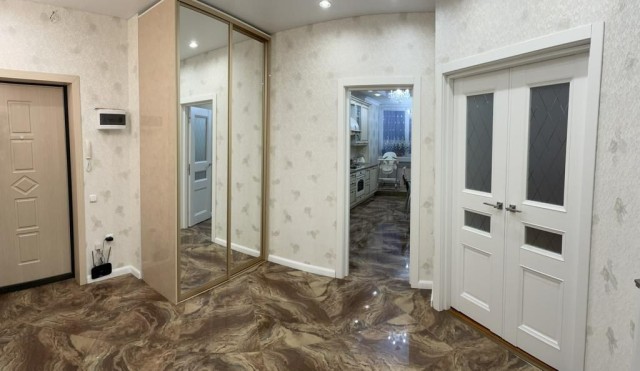 2 комн., 71 м², Монолитно-каркасный, Крестьянский рынок, стадион "Туймаада" 2