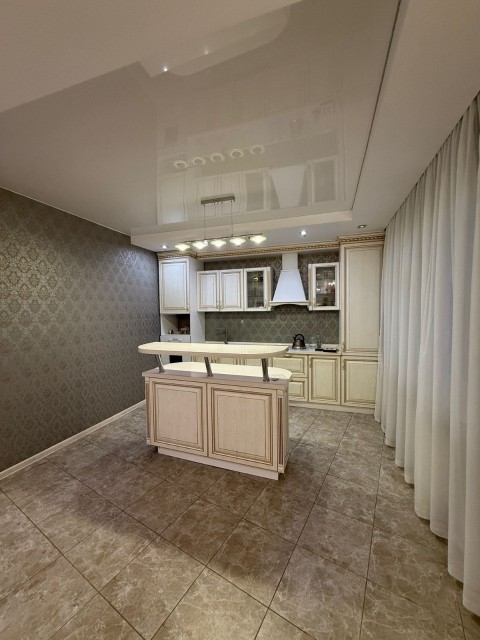 2 комн., 70 м², Блочный, Площадь Победы 5