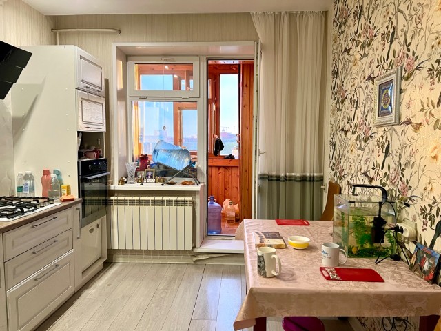 3 комн., 78 м², Блочный, Площадь Победы