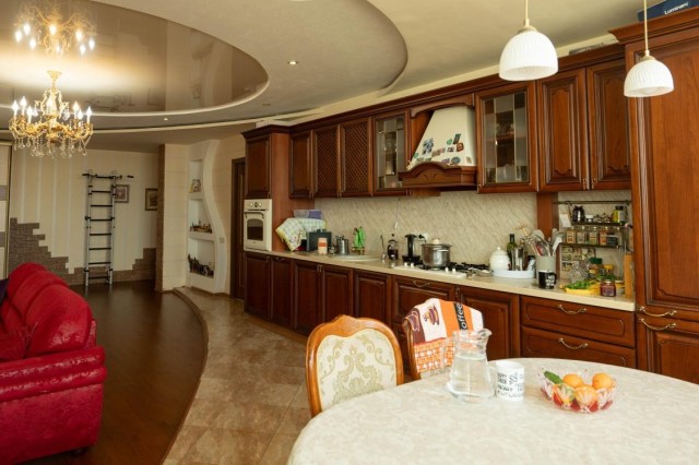 3 комн., Монолитно-каркасный, 103 квартал (Ростелеком)