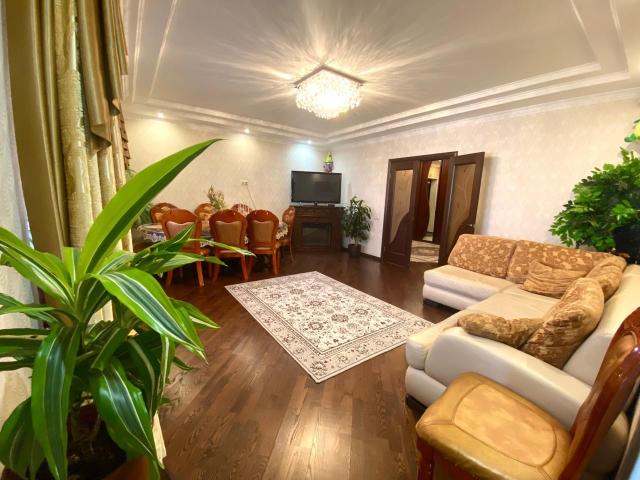 3 комн., 119 м², Инд. планировка, Центр - район пл. Орджоникидзе