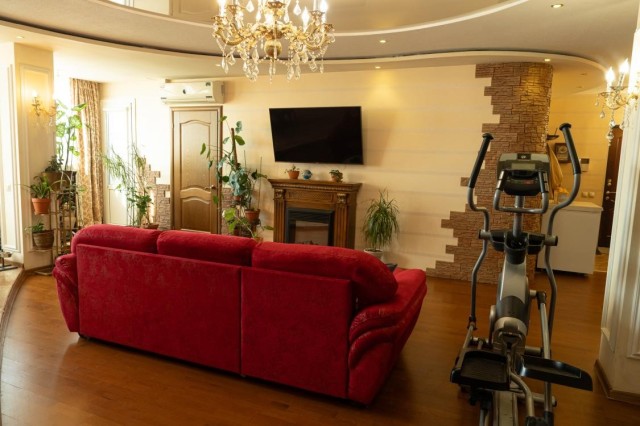 3 комн., Монолитно-каркасный, 103 квартал (Ростелеком) 3