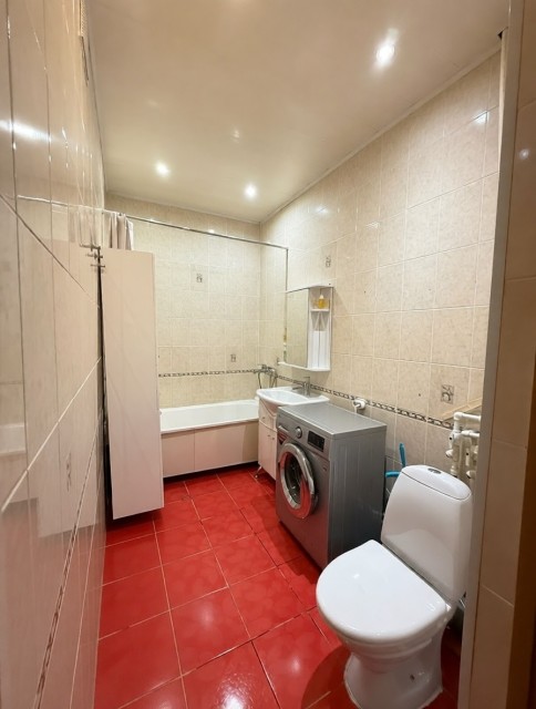 1 комн., 42 м², Монолитно-каркасный, Площадь Победы 4