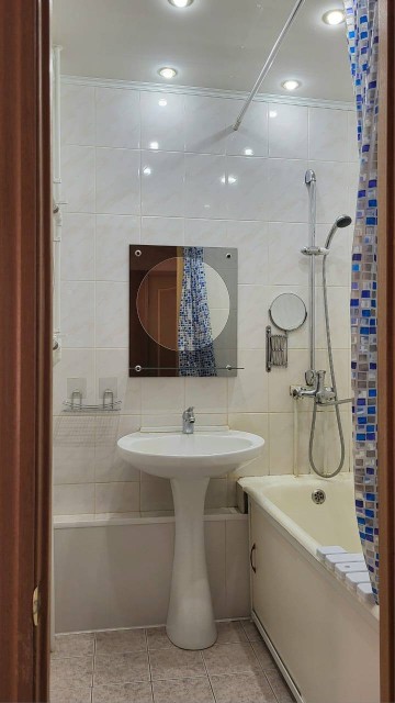 4 комн., 71 м², КПД, Центр - район пл. Орджоникидзе 4