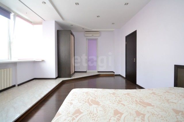 4 комн., 135 м², Инд. планировка, Дом быта 8