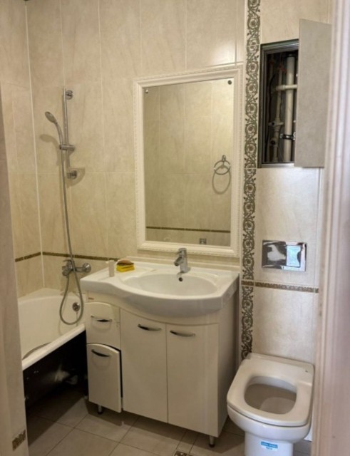 2 комн., 45 м², Блочный, Областная больница, рынок "Манньыаттаах" 3