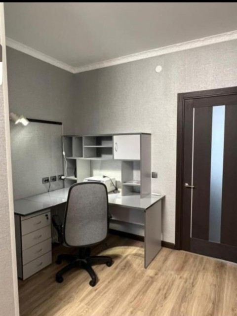 3 комн., 90 м², Монолитно-каркасный, Центр - район пл. Дружбы 9