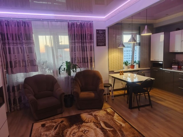 3 комн., 90 м², Монолитно-каркасный, Центр - район пл. Дружбы 6