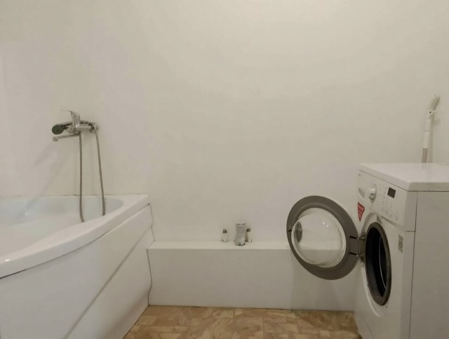 2 комн., 65 м², Блочный, Авиапорт 8