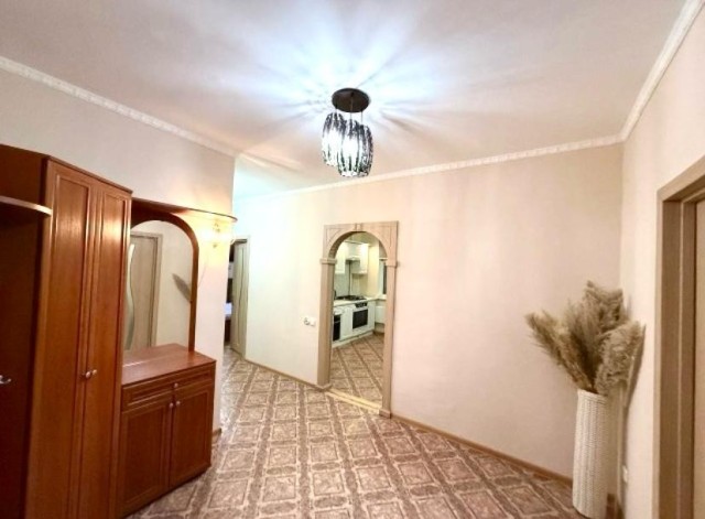 2 комн., Инд. планировка, Областная больница, рынок "Манньыаттаах" 3