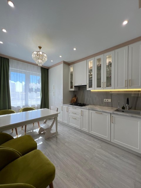 3 комн., 93 м², Монолитно-каркасный, Вилюйский тракт