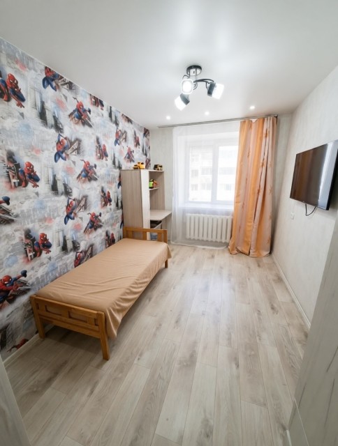 3 комн., 49 м², Хрущевка, Площадь Победы 2