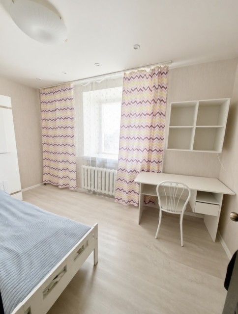 3 комн., 49 м², Хрущевка, Площадь Победы 4