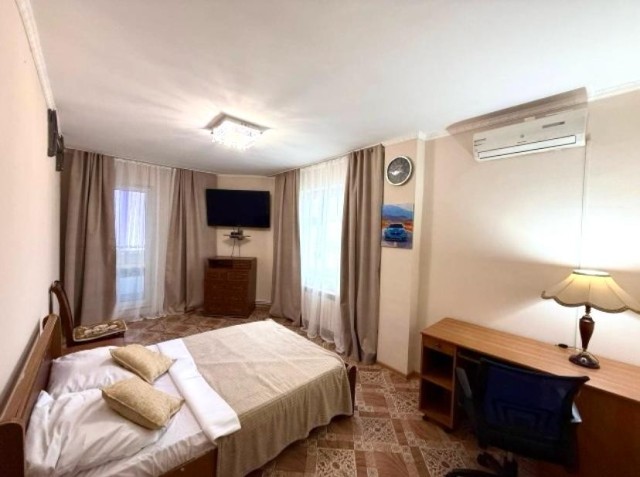 2 комн., Инд. планировка, Областная больница, рынок "Манньыаттаах" 8