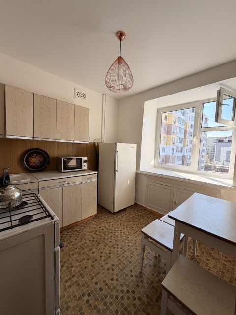 1 комн., 37 м², Блочный, Площадь Победы 4