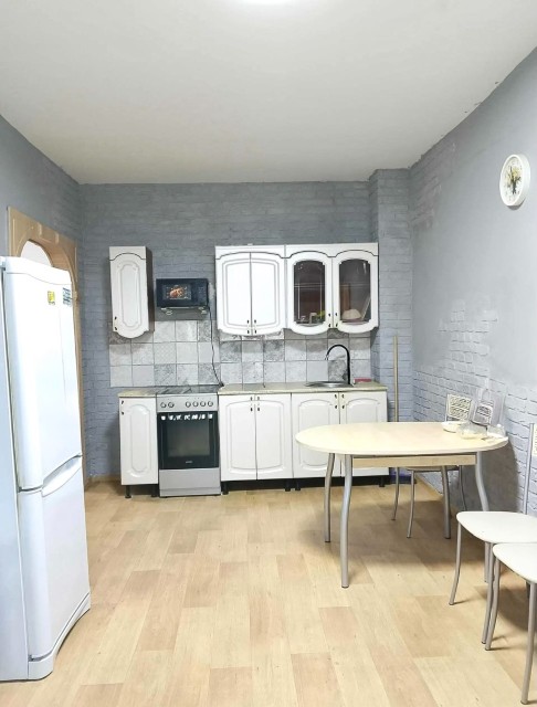 2 комн., 65 м², Блочный, Авиапорт 2