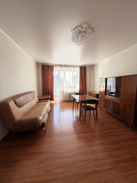 1 комн., 37 м², Блочный, Площадь Победы