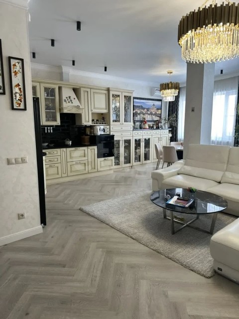 3 комн., 94 м², Монолитно-каркасный, 203 мкрн.