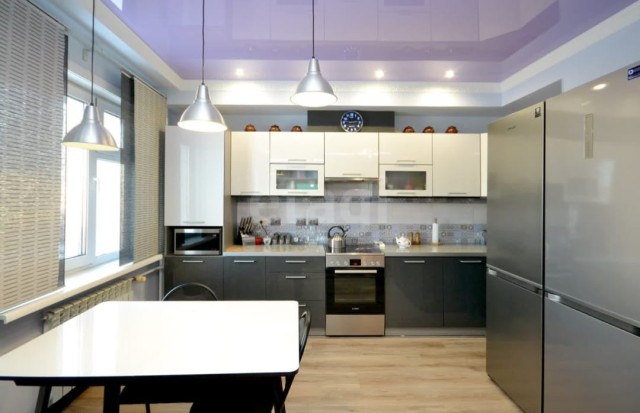 3 комн., 90 м², Монолитно-каркасный, Центр - район пл. Дружбы 2