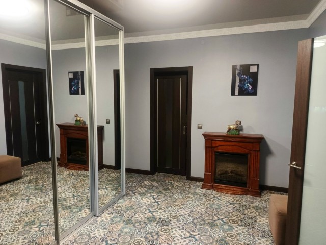 3 комн., 90 м², Монолитно-каркасный, Центр - район пл. Дружбы 10