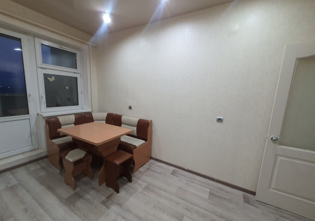 1 комн., 40 м², Блочный, Жатай 3