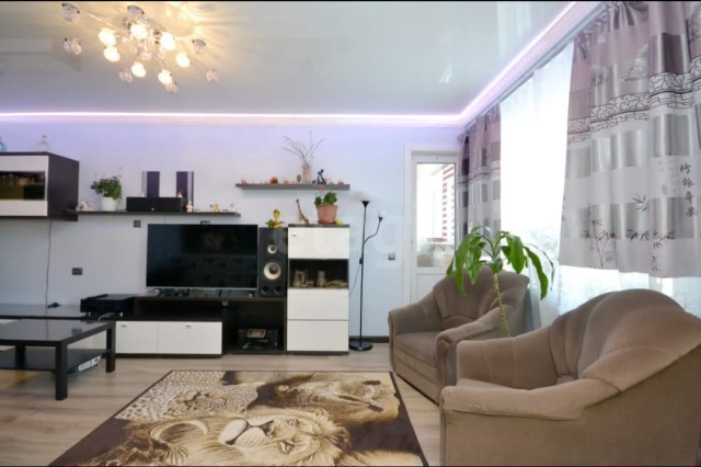 3 комн., 90 м², Монолитно-каркасный, Центр - район пл. Дружбы 5