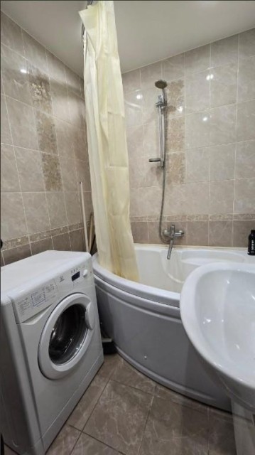 3 комн., 57 м², Блочный, Дом быта 8