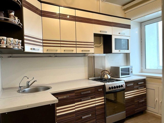 1 комн., 35 м², Блочный, Площадь Победы 3