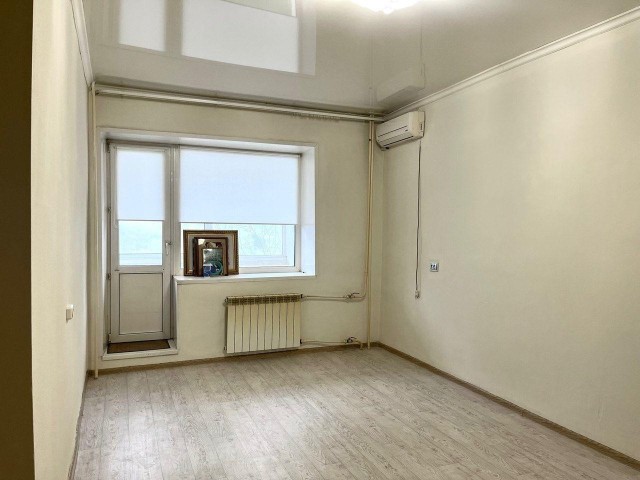 1 комн., 35 м², Блочный, Площадь Победы 6