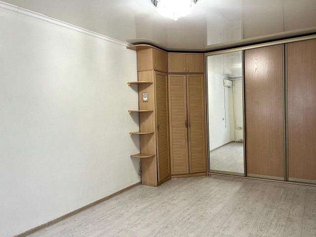 1 комн., 35 м², Блочный, Площадь Победы 5