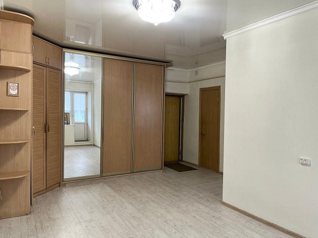 1 комн., 35 м², Блочный, Площадь Победы 4