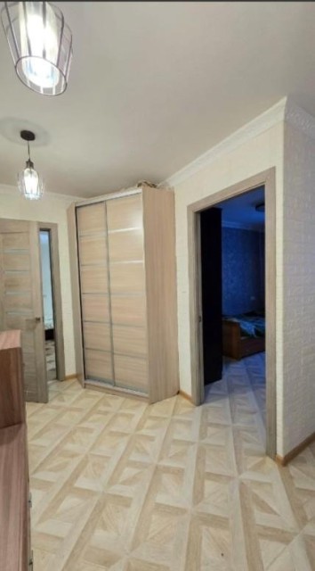 3 комн., 57 м², Блочный, Дом быта 4