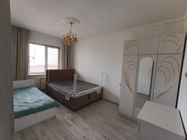 2 комн., Блочный, Областная больница, рынок "Манньыаттаах" 5