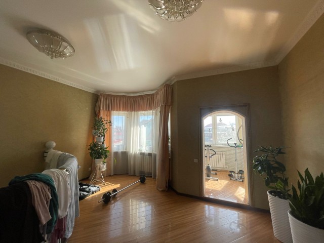 Больше 4 комн., 164 м², Инд. планировка, Крестьянский рынок, стадион "Туймаада" 4