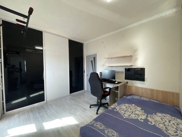 2 комн., Блочный, Областная больница, рынок "Манньыаттаах" 4