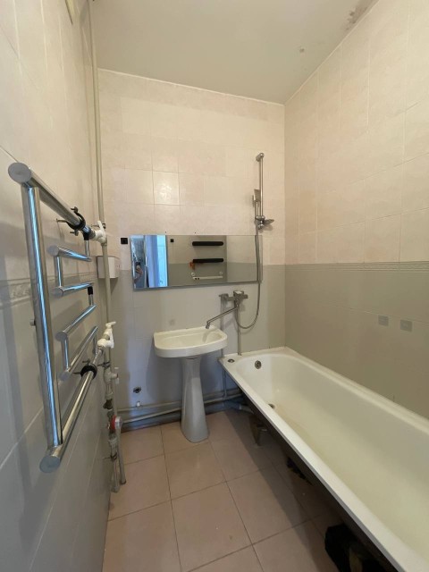 2 комн., Блочный, Областная больница, рынок "Манньыаттаах" 12