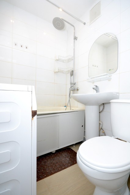 3 комн., 54 м², Блочный, Площадь Победы 10