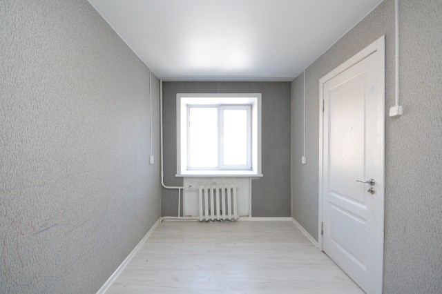 3 комн., 54 м², Блочный, Площадь Победы 7