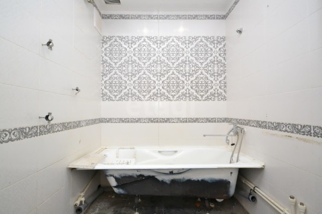 Больше 4 комн., 107 м², Инд. планировка, Авиапорт 18