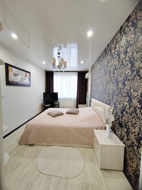 1 комн., 39 м², Блочный, Площадь Победы 4