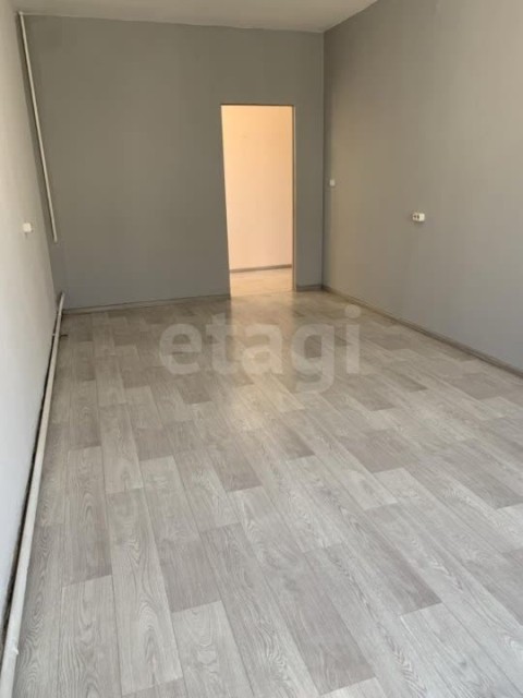 1 комн., 42 м², Монолитно-каркасный, Областная больница, рынок "Манньыаттаах" 5