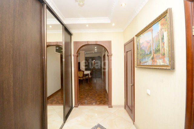 4 комн., 96 м², Монолитно-каркасный, Областная больница, рынок "Манньыаттаах" 15