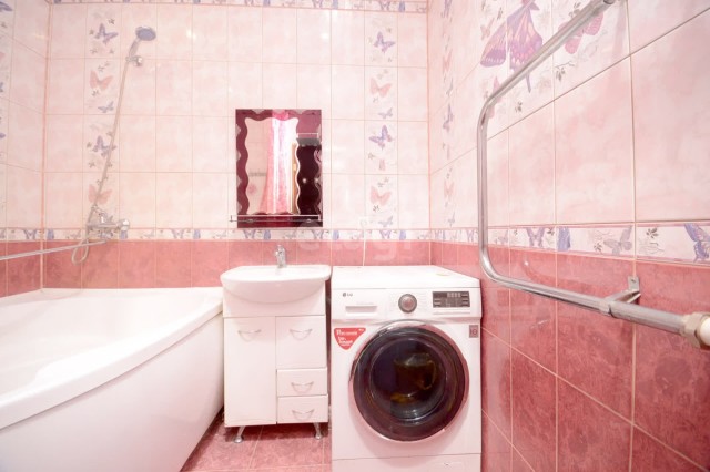 4 комн., 96 м², Монолитно-каркасный, Областная больница, рынок "Манньыаттаах" 18