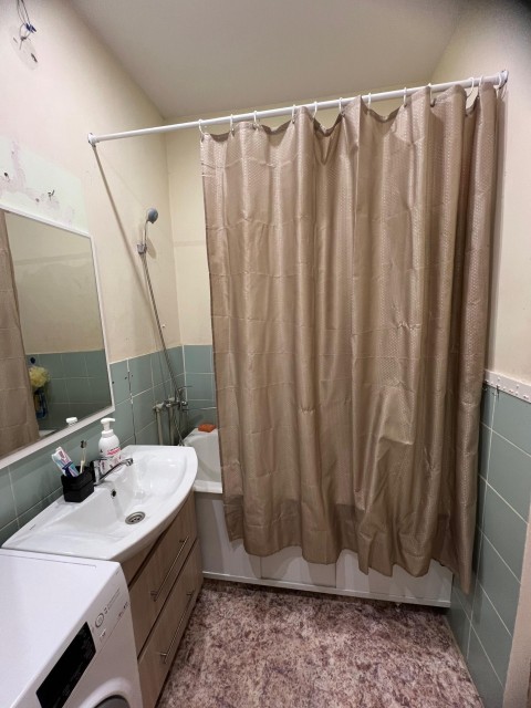 1 комн., Блочный, Областная больница, рынок "Манньыаттаах" 13