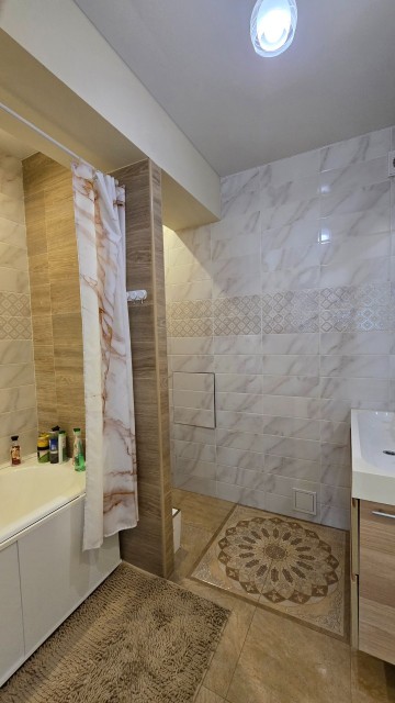 1 комн., 57 м², Монолитно-каркасный, ТЦ "Олонхо" 13